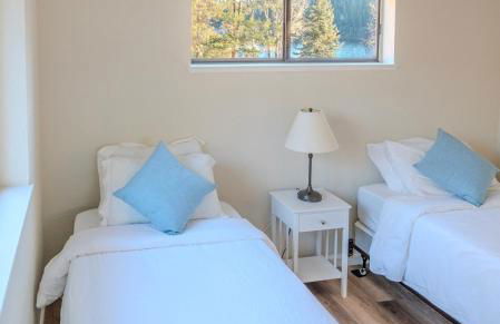 Lakefront Villa with 180 degree view private dock and boats - Foto 45