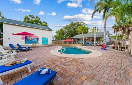 Tropical Oasis- Pickleball, Pool, Hot Tub- 15 min to beach - Photo 74