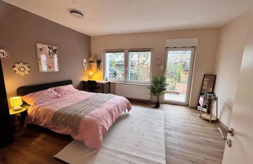 Near Messe, Airport, City Center with Private Garden and Parking - Foto 3