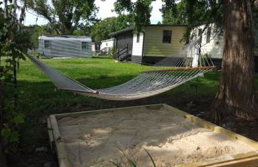 Fun, relaxing, charming retreat - Photo 6