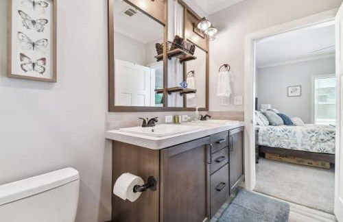 2 Bed Cozy Home, Dade City, Pickle Ball and Pool - Photo 20