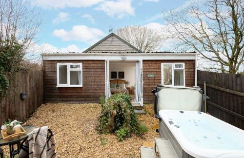 Meadow Cottage - Secluded Woodland Cottage with Private Hot Tub - Photo 1