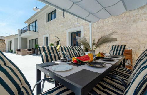 Designer Villa Simone - Modern & Heritage Style with Office - Foto 21