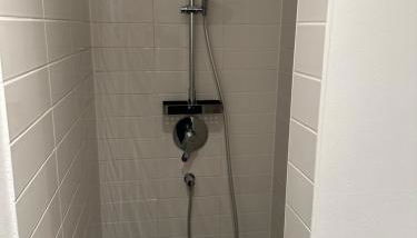 Trendige Stadtwohnung, historisches Haus mit Terrasse und Garten - Foto 2, Shower