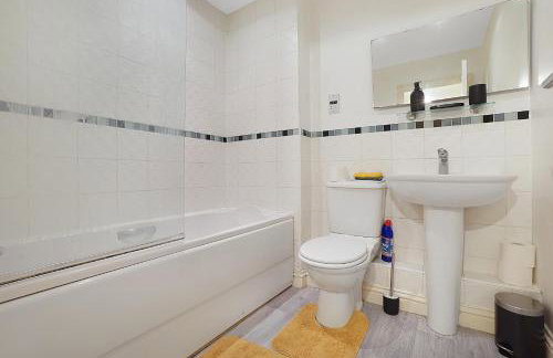 Comfortable stylish Townhouse in Ashford sleeps 5 Netflix 2 Parking spaces Perfect for Contractors and Families - Foto 16