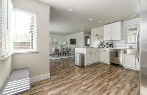 Pet-Friendly Home - Big Yard for Family Stays - Foto 6