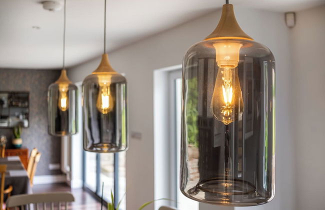 Stunning 5 Bed in the Centre of Bourton - Photo 32