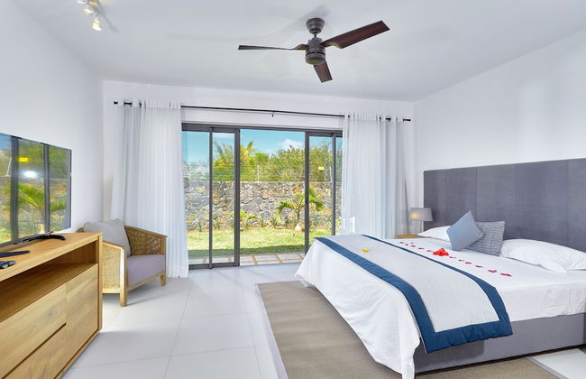 Corail Bleu Private Pool & Garden Villas with LOV - Photo 25