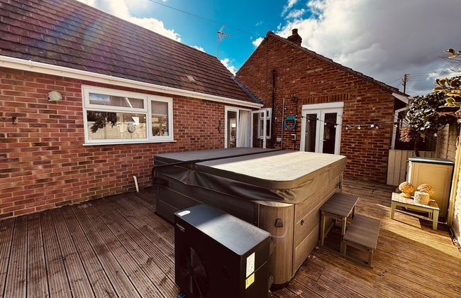 Luxury Adult-only 2-bedroom Bungalow With Hot Tub - Foto 37