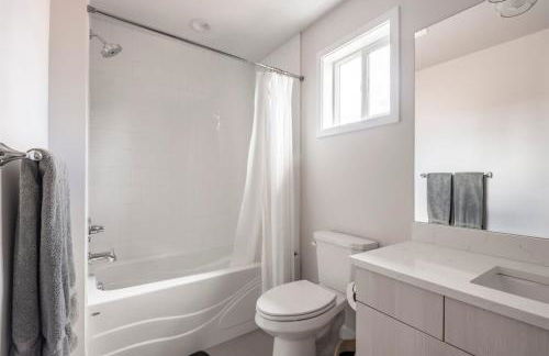 Comfy Family Home, Walkable Neighborhood + Patio! - Foto 13