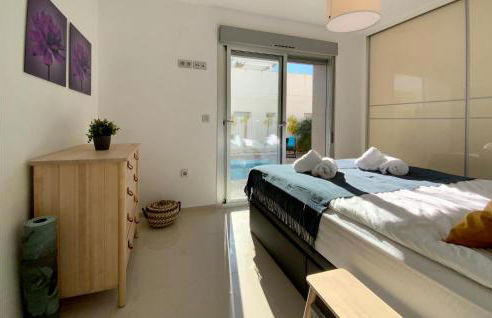 Lovely Home In Alicante - Photo 17