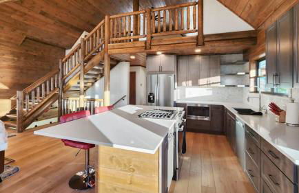 3BR+Loft Modern Mountain Retreat w Hot Tub - Foto 11