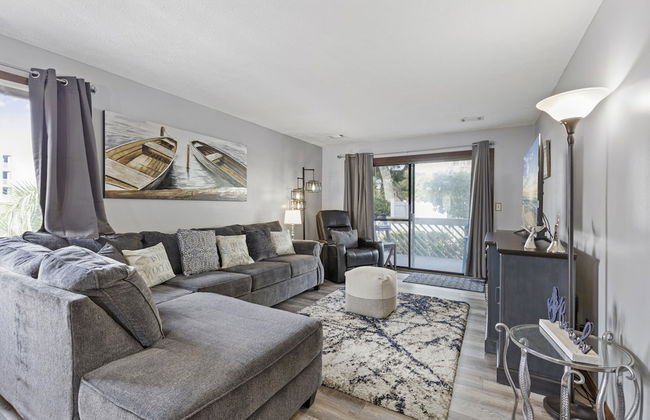 Spacious Modern Condo - 1st Floor - One Block to the Beach - Foto 6