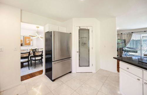 Kirkland Elegant 4B 2 5B Family Retreat with Designer Decor - Photo 49