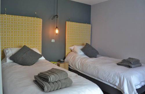 No. 5 @ Ginhaus - Photo 4