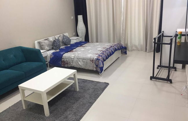 Unique And Stylish Furnished Studio With Pool - Photo 2