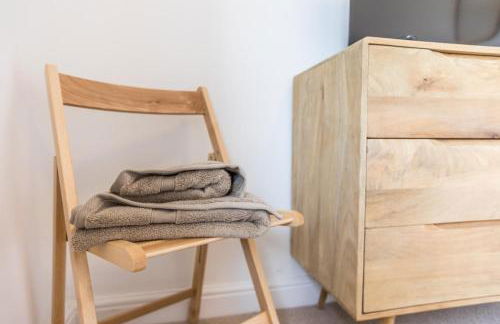 4 Bed Home sleeps 7 close to Cheshire Oaks Princes Rd - Photo 44