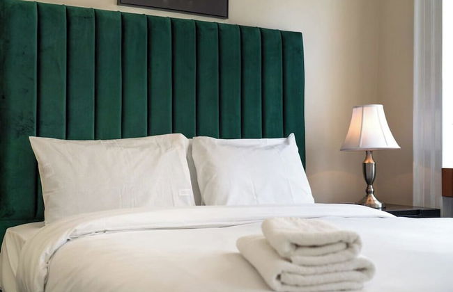 The Hertford Boutique - Photo 6