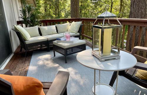 Forest Gallery- Mid-Century Modern With City Views - Photo 3