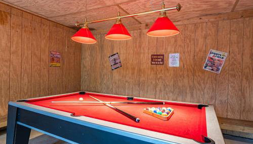 Log Cabin with Hot Tub, Game Room-10 min to NRG - Foto 5, Game Room
