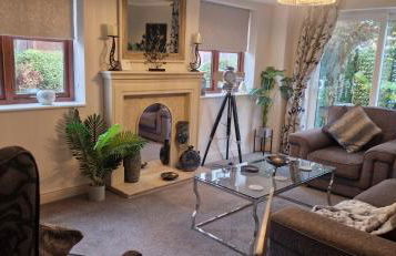 Stunning Fir Tree Corner 3 bedroom detached Executive house ideal wedding guest family home with free drive way CCTV parking for 2 vehicles or LWB Van M5 1 mile away dogs welcome by prior arrangement - Foto 41