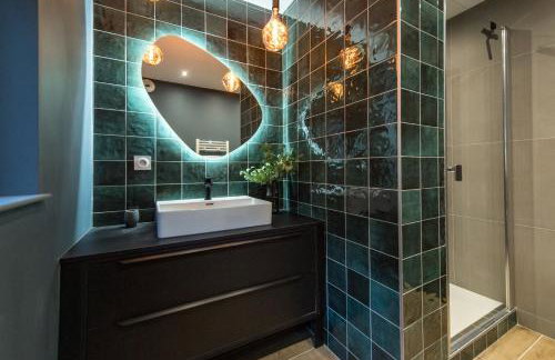 Legendary ski & cycling 4 to 6 guest getaway - Photo 4