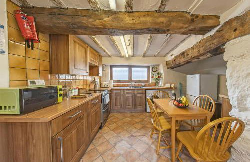 Beautiful 16th Century Ty Cerrig Cottage, set in stunning grounds with great views - Photo 4