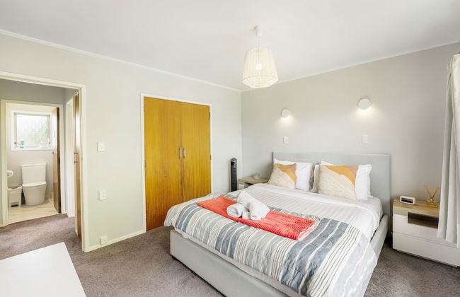 Inner City Retreat - WiFi - Netflix - Photo 12