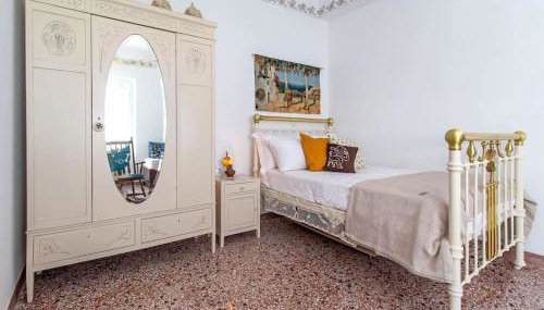 Traditional house inside Filoti, Naxos - Foto 5, wardrobe