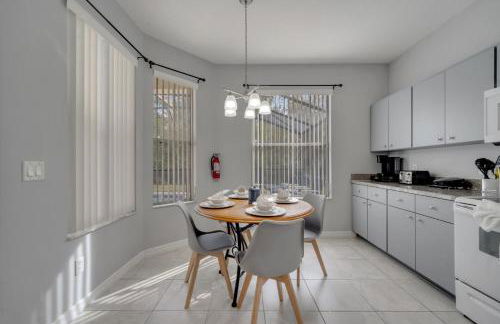 Disney Getaway Pool Gated Resort Near Parks - Foto 26