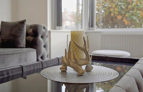 Comfortable 3-Bed Home - Driveway Parking - Foto 7