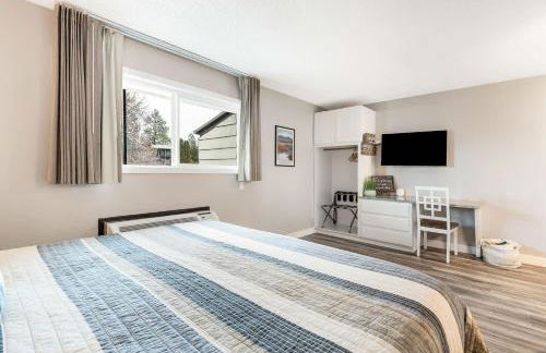 Newly Remodeled Top-floor Condo near Downtown Bend - Photo 32