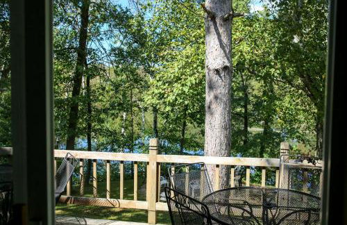 Lakefront Cabin Rental with a Paddle Boat near Wisconsin Dells, Wisconsin - Foto 15
