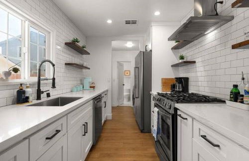 1970s Style Cozy Home with Fireplace Yard and Hot Tub - Foto 21