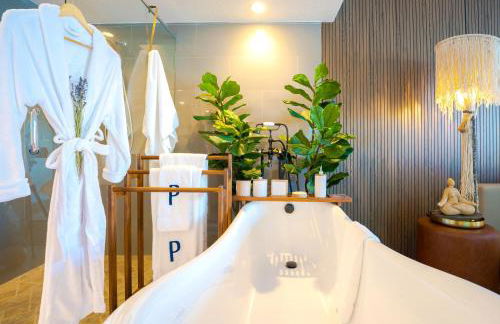 Waterfront Villa with Beach, Pool, Cinema, Game Room and Tiki - Foto 7