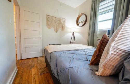 Bloom and Relax Historic 1BR in Downtown - Foto 43