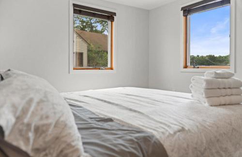 Cozy Pet-Friendly Condo l Pool l Dock l Walk to Parks - Foto 26