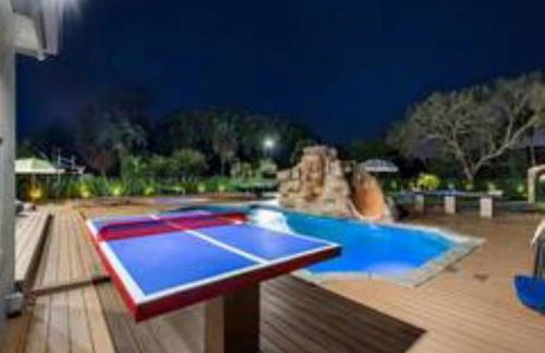 Unique Private Racing Track Villa in Miami Cinema - Foto 40