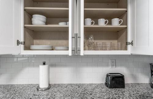 New Apt 2 Bed 2 Bath with Amazing PATIO - Foto 32