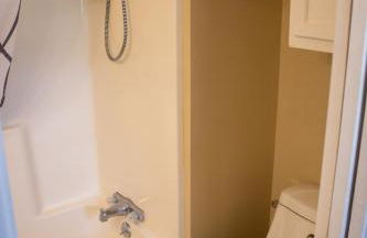 Clyde's Cabin with a private Hot Tub - Foto 3