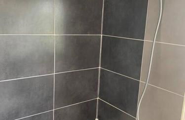 1 Bedroom annex, private bathroom, peaceful area - Photo 13