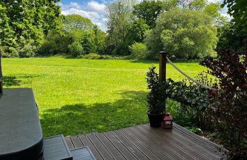 Lynbrook Cabin and Hot Tub, New Forest - Foto 16