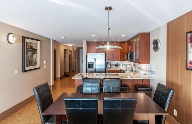 Raven's Nest - Luxury Pet Friendly Condo w/ Private Hot Tub & Mountain Views - Foto 32