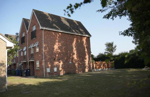 Town Centre spacious 4 bed town house - Foto 2