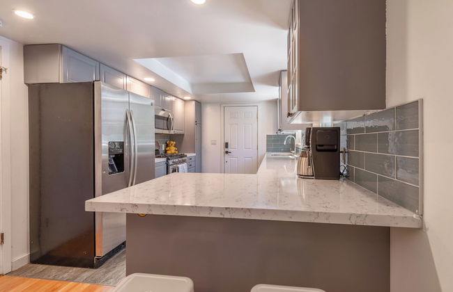 Cozy Cabin Private Hot-Tub Walk to Lake by Sierra Getaways - Foto 7