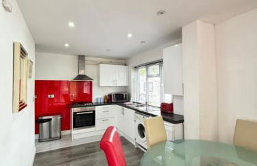 Nicely furnished 2 Bedroom Property Independent with Parking - Foto 10