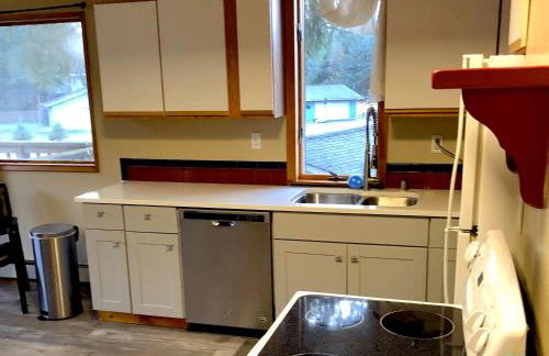 Nugget Place-Includes three separate two bedroom units near Mendenhall Glacier-DISCOUNTS ON TOURS! - Foto 28