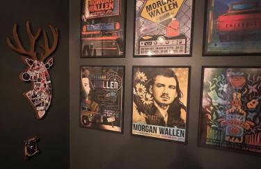 Muse- Morgan Wallen Speakeasy and Giant Balcony - Foto 31