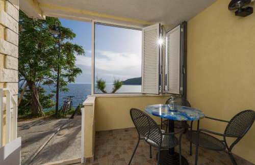 Superb Beachfront Luxury Seaview with Private Beach - Photo 6