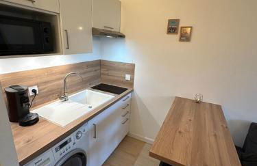 Studio neuf tout équipé - Calme - Proche centre ville - Parking gratuit - Foto 2